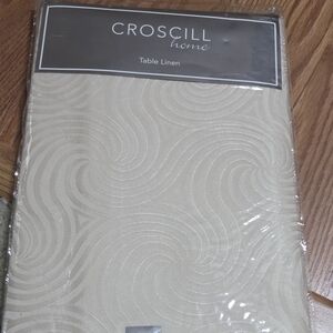 Croscill Home Cream Table Linen